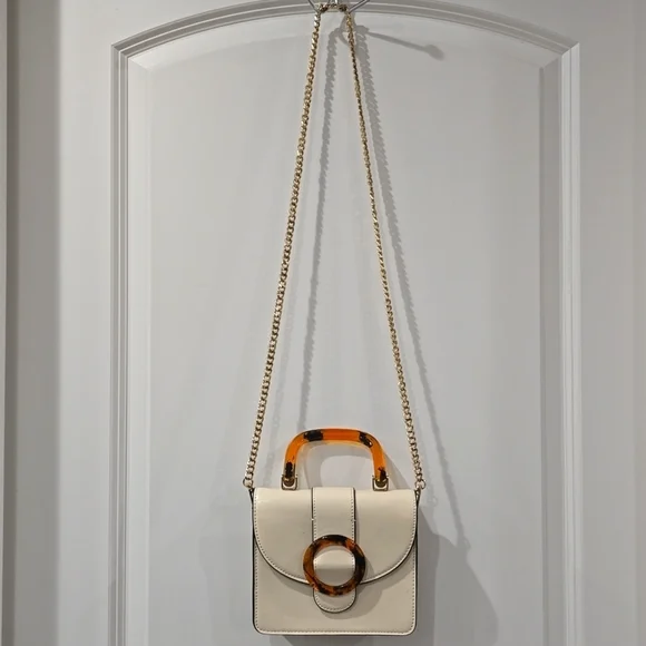 TOPSHOP Capri Buckle Crossbody Bag in Beige, Tortoise Shell Details, Gold Chain - Picture 2 of 16